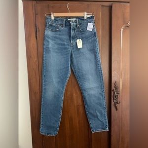 Women’s Levi wedgie jeans size 28